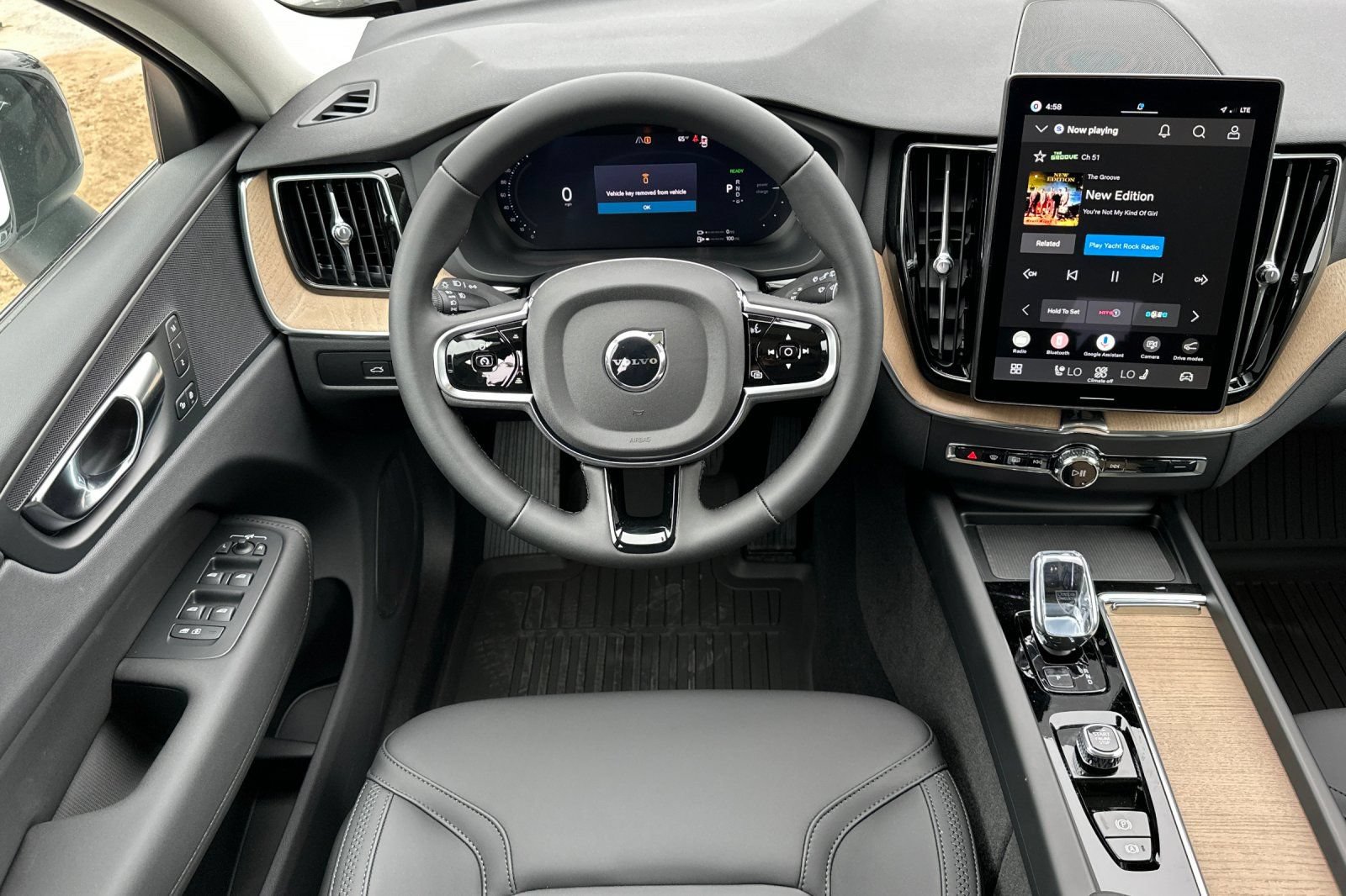 New 2026 Volvo XC60 T8 Plus w/ Climate Package PRO AWD/4WD image 14