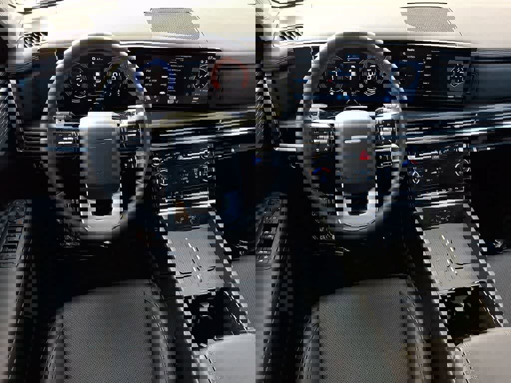 Certified 2025 Hyundai Santa Fe SEL image 11