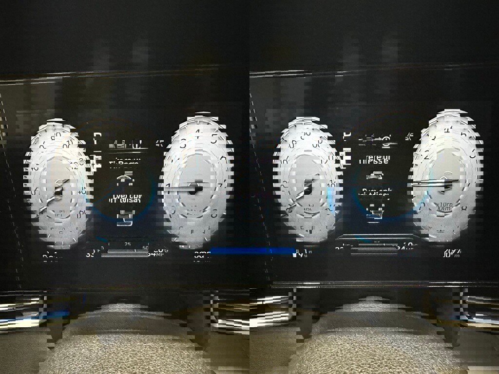 Used 2025 Hyundai Elantra SEL w/ Cargo Package image 23