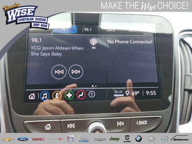 Used 2021 Chevrolet Malibu LT FWD image 25