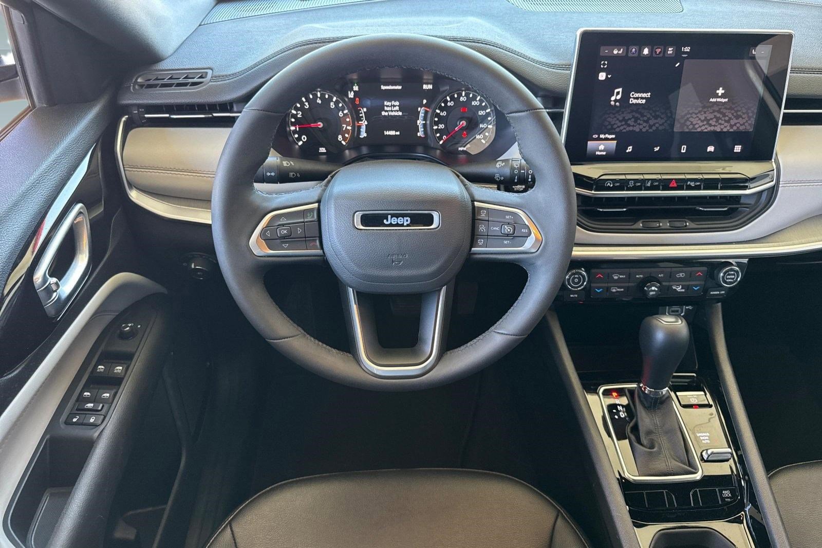 Used 2025 Jeep Compass Limited image 28
