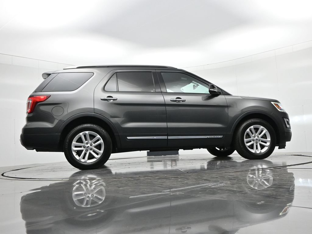 Used 2017 Ford Explorer XLT w/ Equipment Group 202A FWD image 23