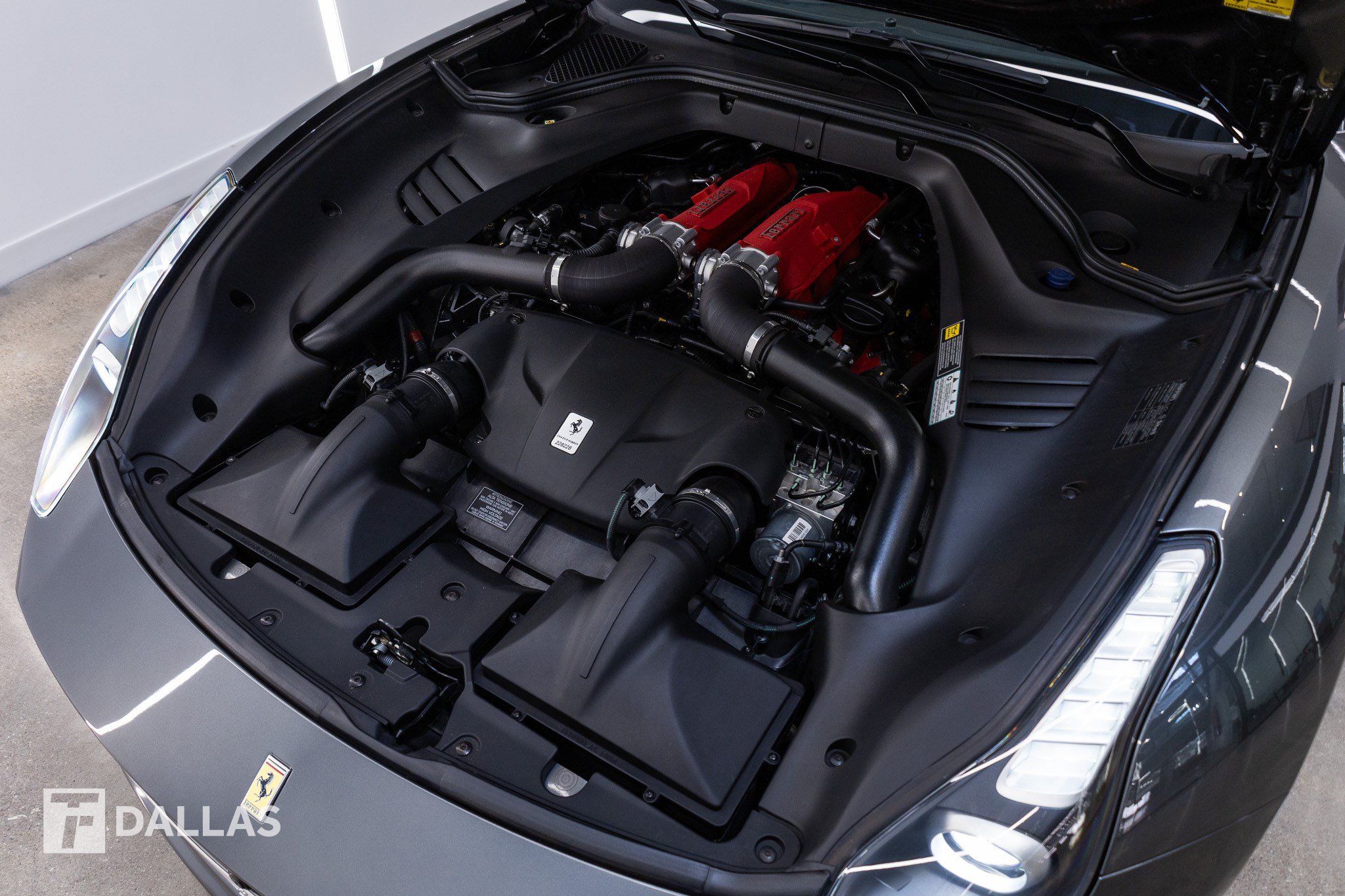 Used 2017 Ferrari California T RWD image 9