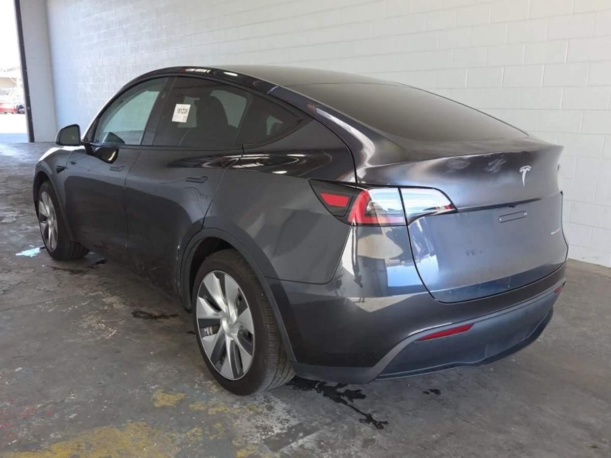 Used 2024 Tesla Model Y Long Range RWD image 5
