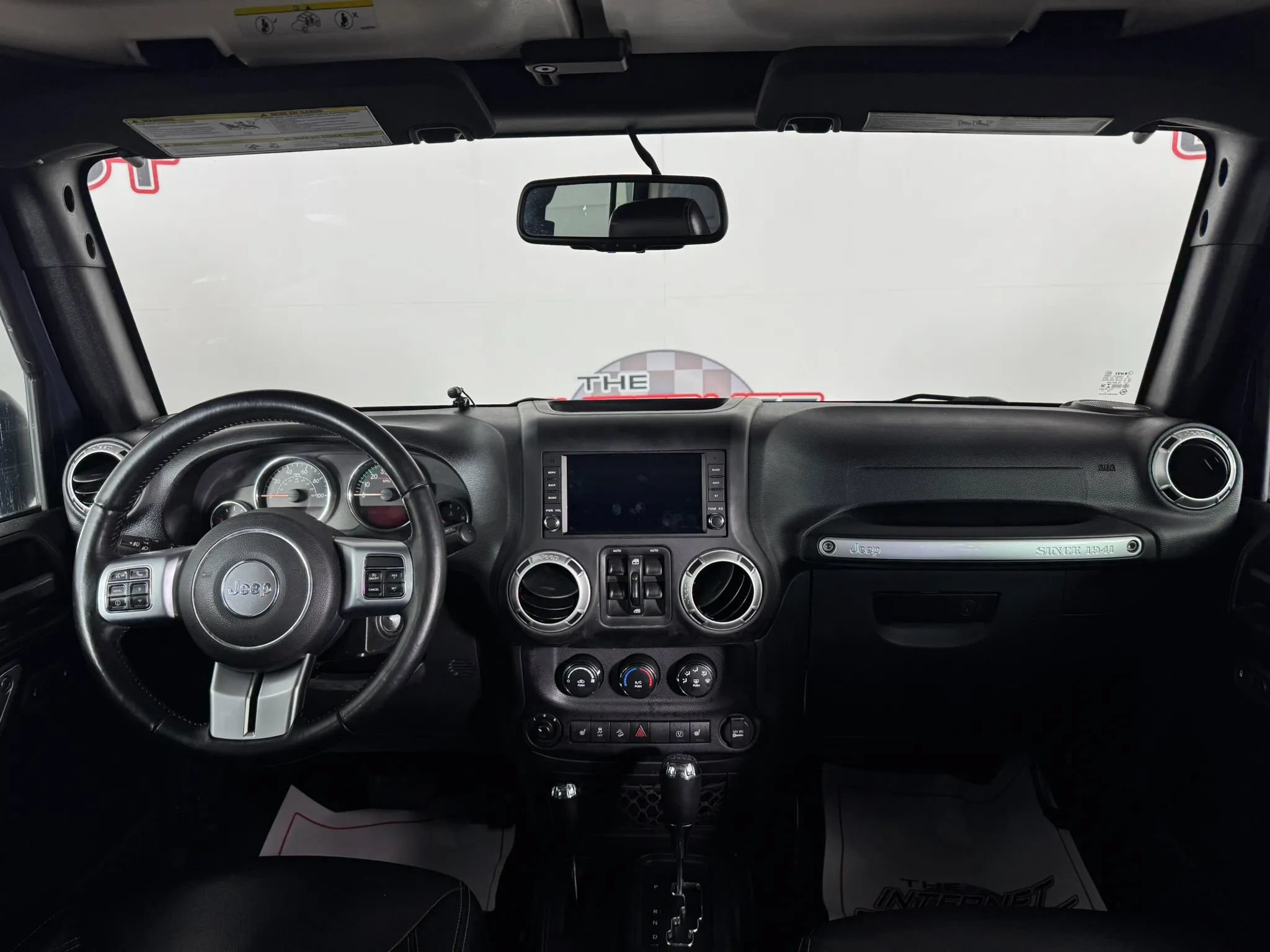 Used 2016 Jeep Wrangler Unlimited Rubicon AWD/4WD image 11