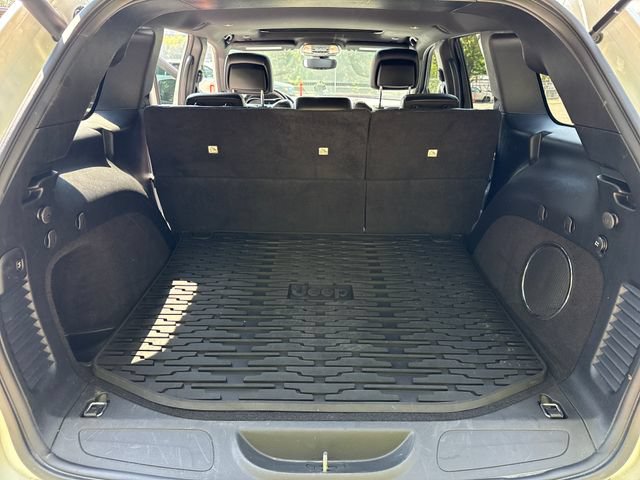 Used 2019 Jeep Grand Cherokee Altitude AWD/4WD image 12