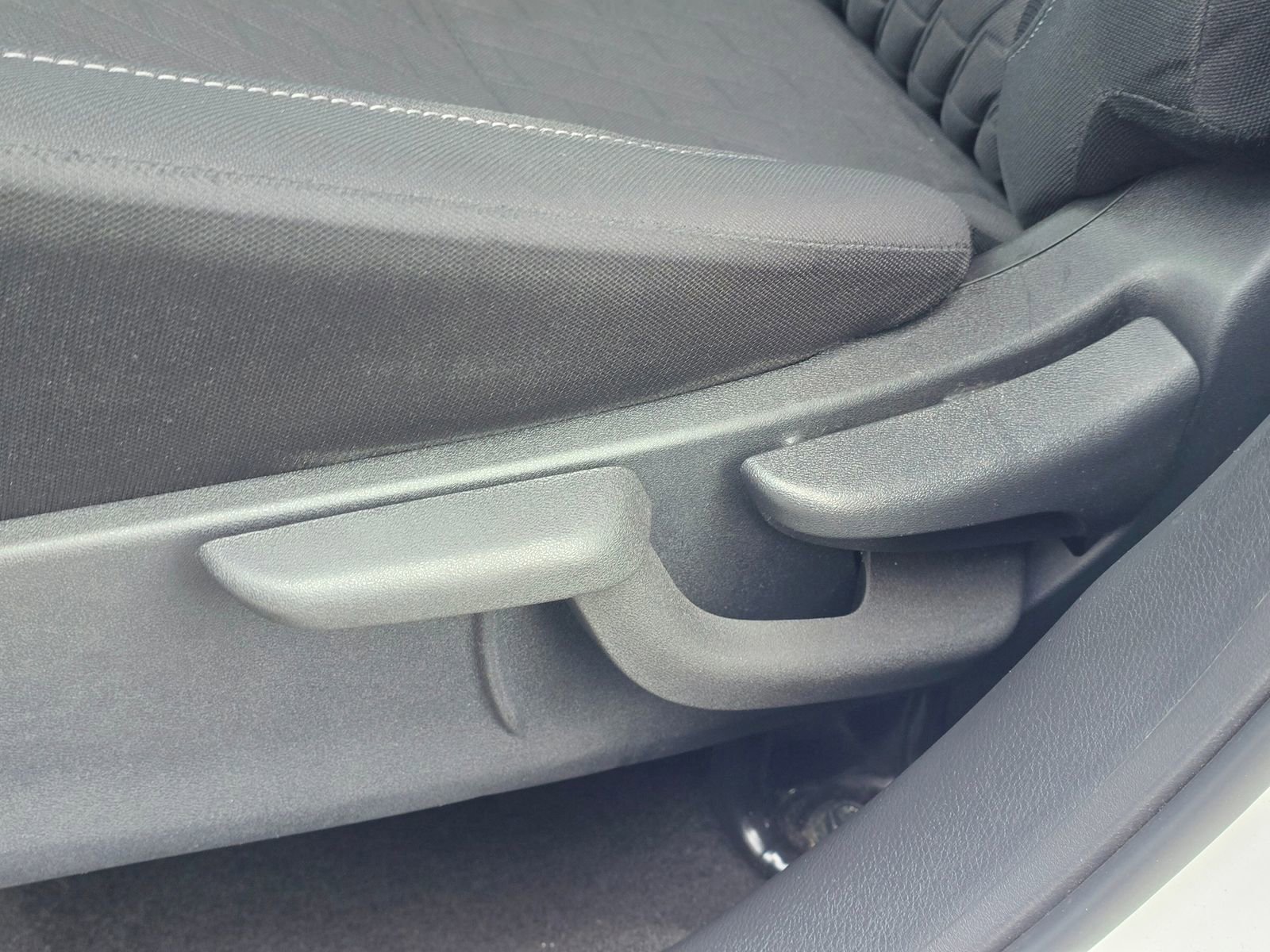 Used 2022 Nissan Kicks S FWD image 13