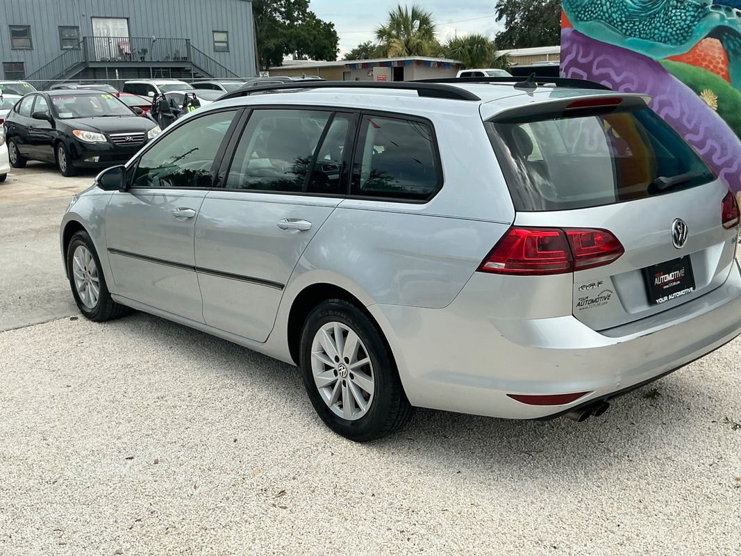 Used 2016 Volkswagen Golf S image 3