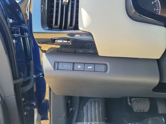 Used 2025 Nissan Pathfinder SV FWD image 14