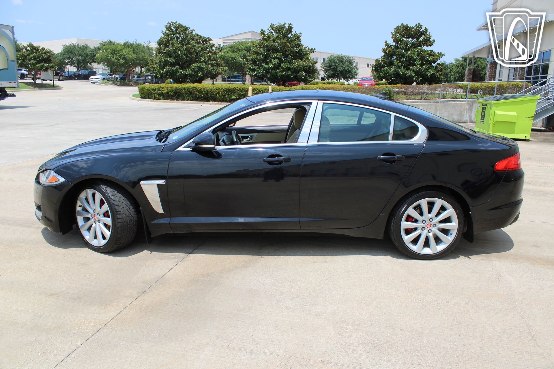 Used 2014 Jaguar XF 3.0 RWD image 2