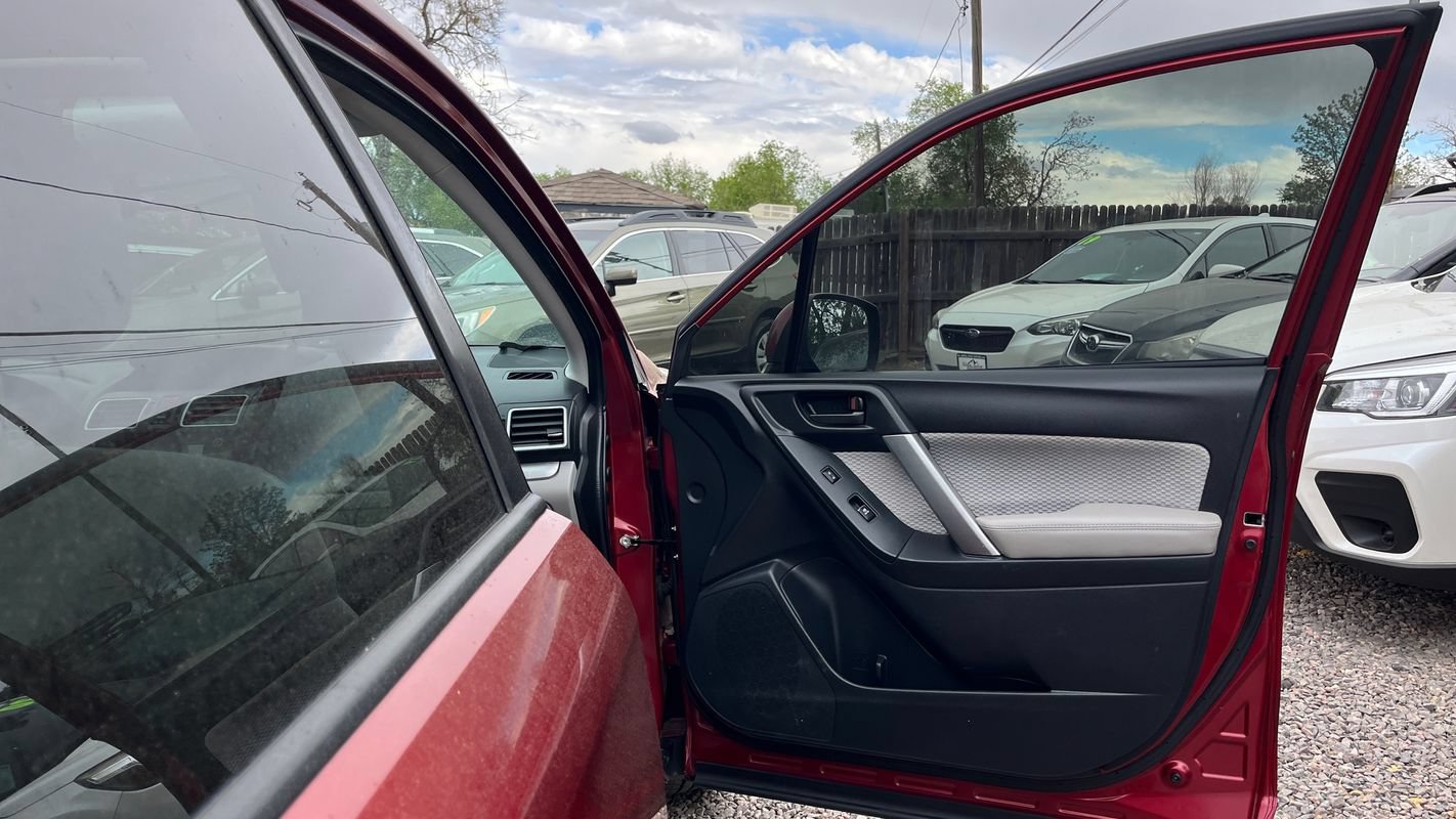 Used 2018 Subaru Forester 2.5i Premium w/ All-Weather Package AWD/4WD image 11