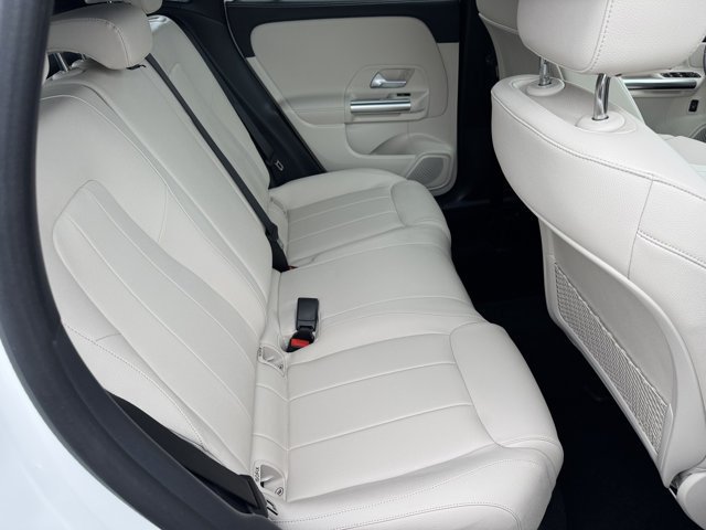 New 2025 Mercedes-Benz GLA 250 4MATIC image 5