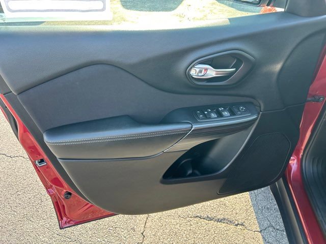 Used 2017 Jeep Cherokee Latitude w/ Safety/Convenience Group image 13