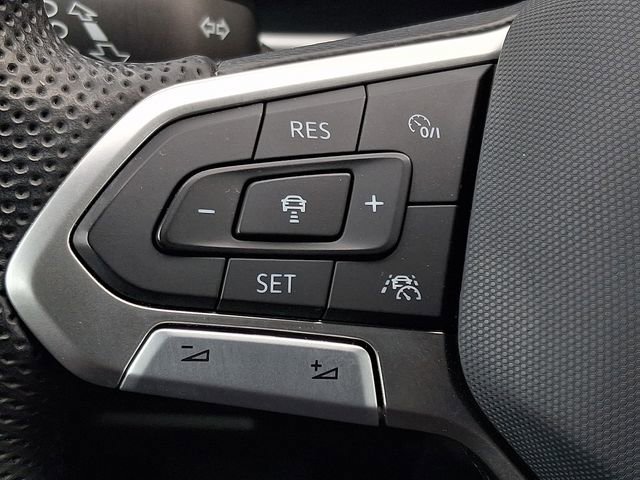 Used 2023 Volkswagen Atlas Cross Sport SEL R-Line image 21