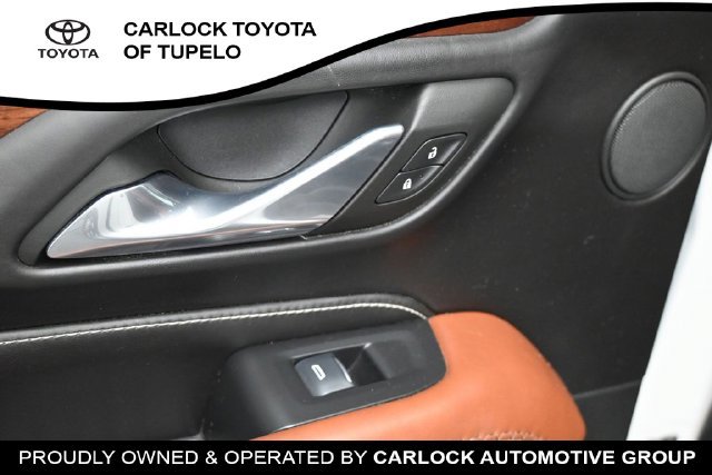 Used 2024 GMC Yukon XL Denali Ultimate AWD/4WD image 20