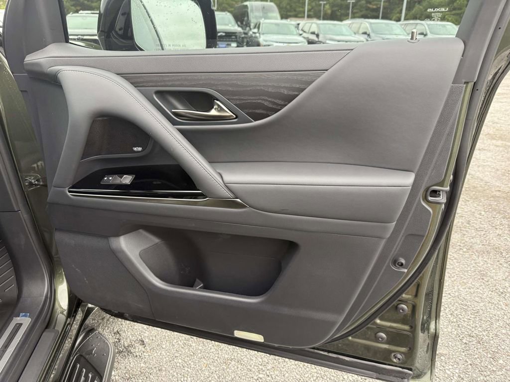 Used 2025 Lexus LX 700h Overtrail image 15