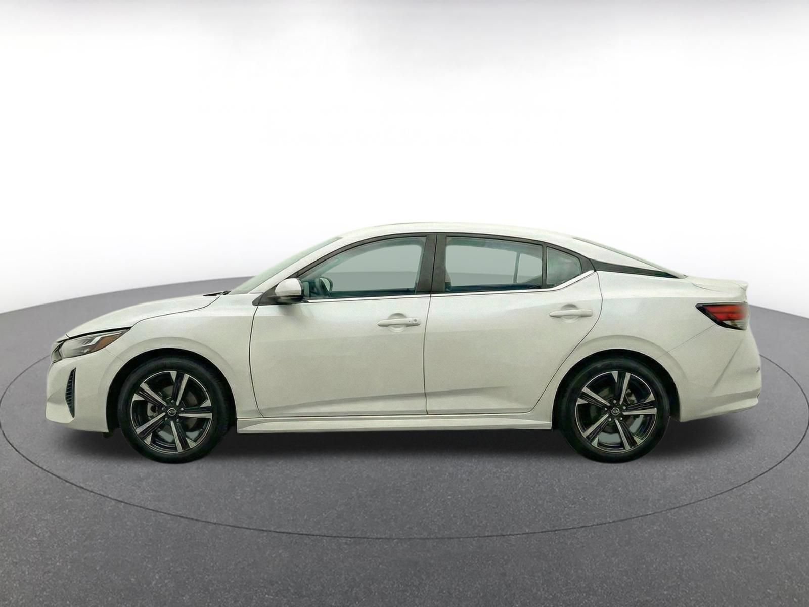 Used 2025 Nissan Sentra SV FWD image 5