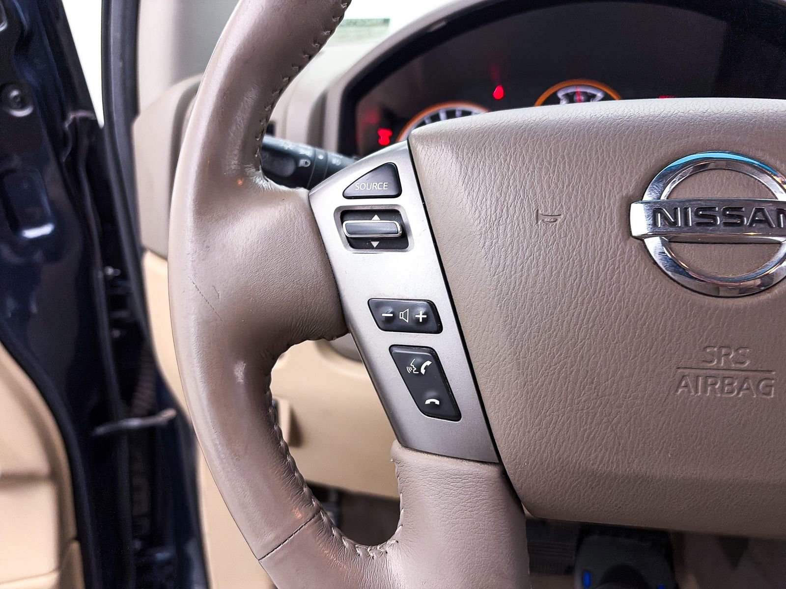 Used 2014 Nissan Titan SV w/ SV Premium Utility Package image 21