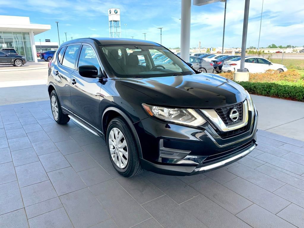 Used 2017 Nissan Rogue S image 3