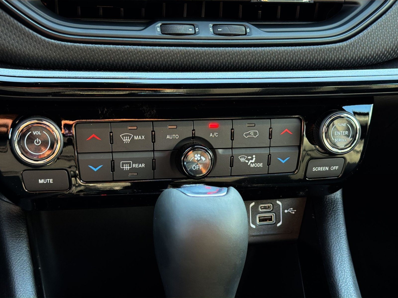 New 2026 Jeep Compass Latitude AWD/4WD image 18
