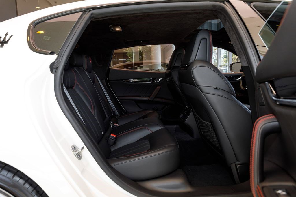 Used 2022 Maserati Quattroporte Modena RWD image 17