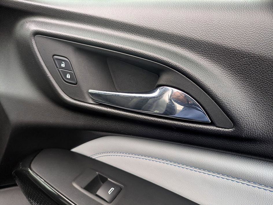 Used 2025 Chevrolet Trax LT image 36