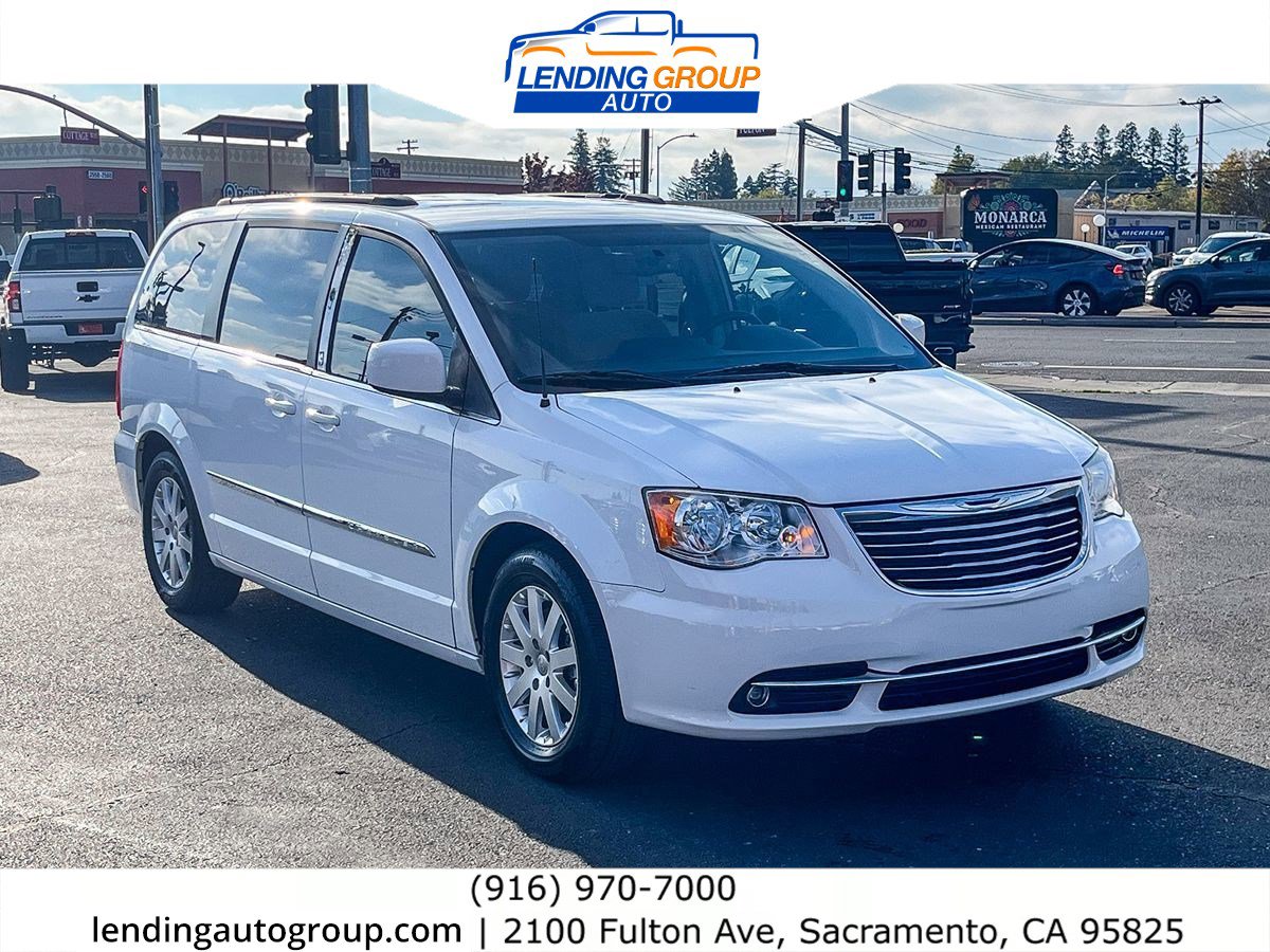 Used 2016 Chrysler Town & Country Touring image 5