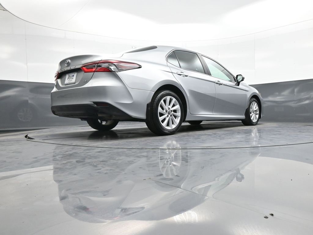 Certified 2021 Toyota Camry LE image 28