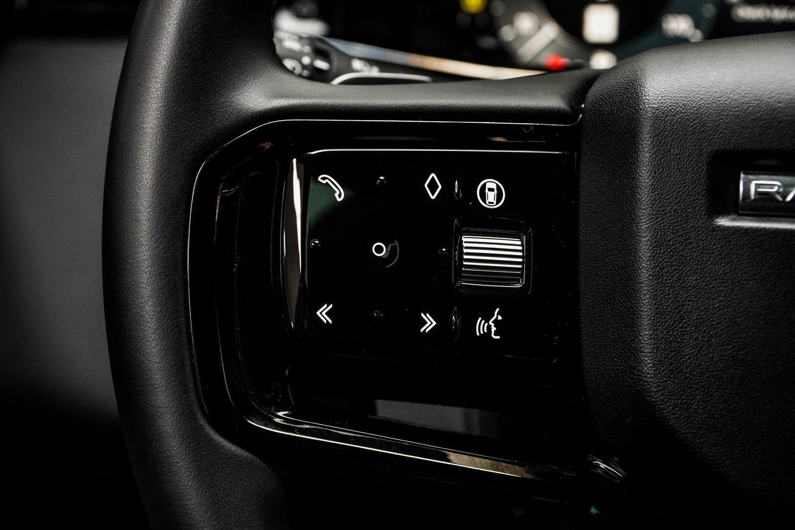 Used 2024 Land Rover Range Rover Evoque Dynamic SE image 28