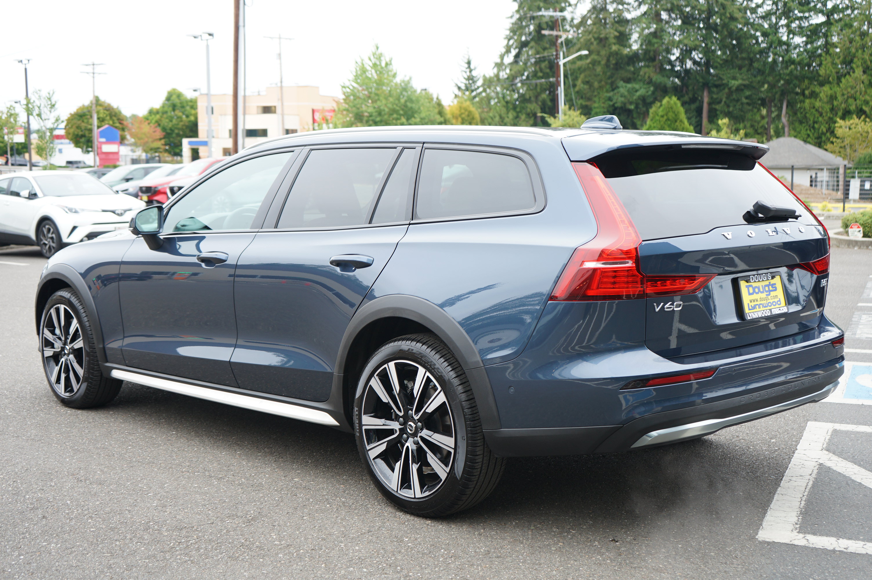 Used 2026 Volvo V60 B5 Cross Country Ultra AWD/4WD image 6