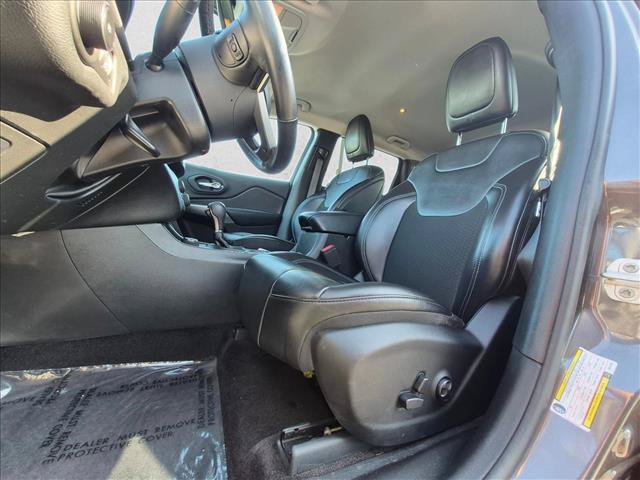 Used 2019 Jeep Cherokee Latitude Plus w/ Cold Weather Group AWD/4WD image 14
