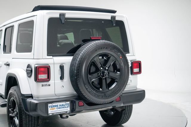 Used 2019 Jeep Wrangler Unlimited Sahara AWD/4WD image 4