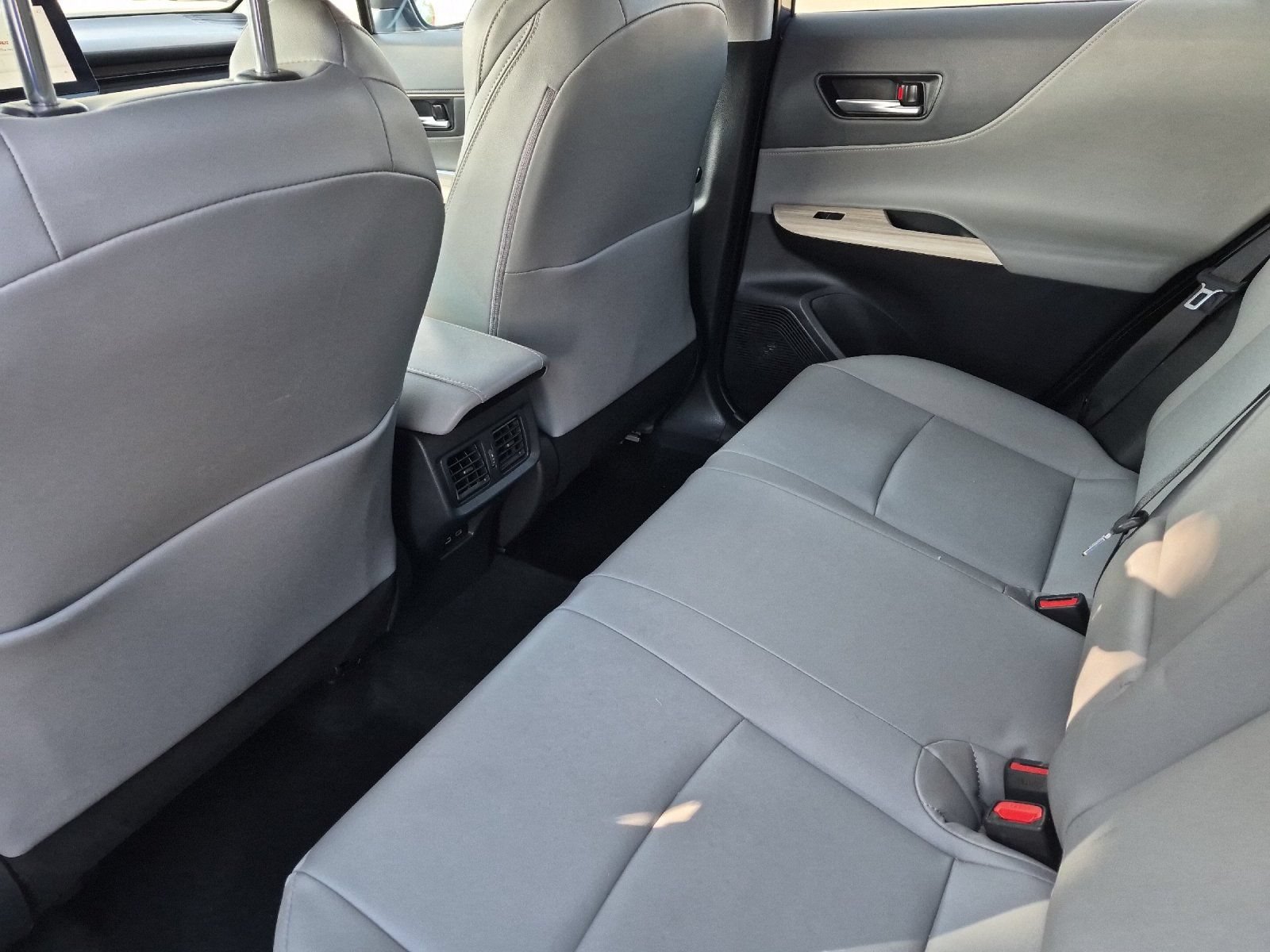 Used 2024 Toyota Venza XLE AWD/4WD image 11
