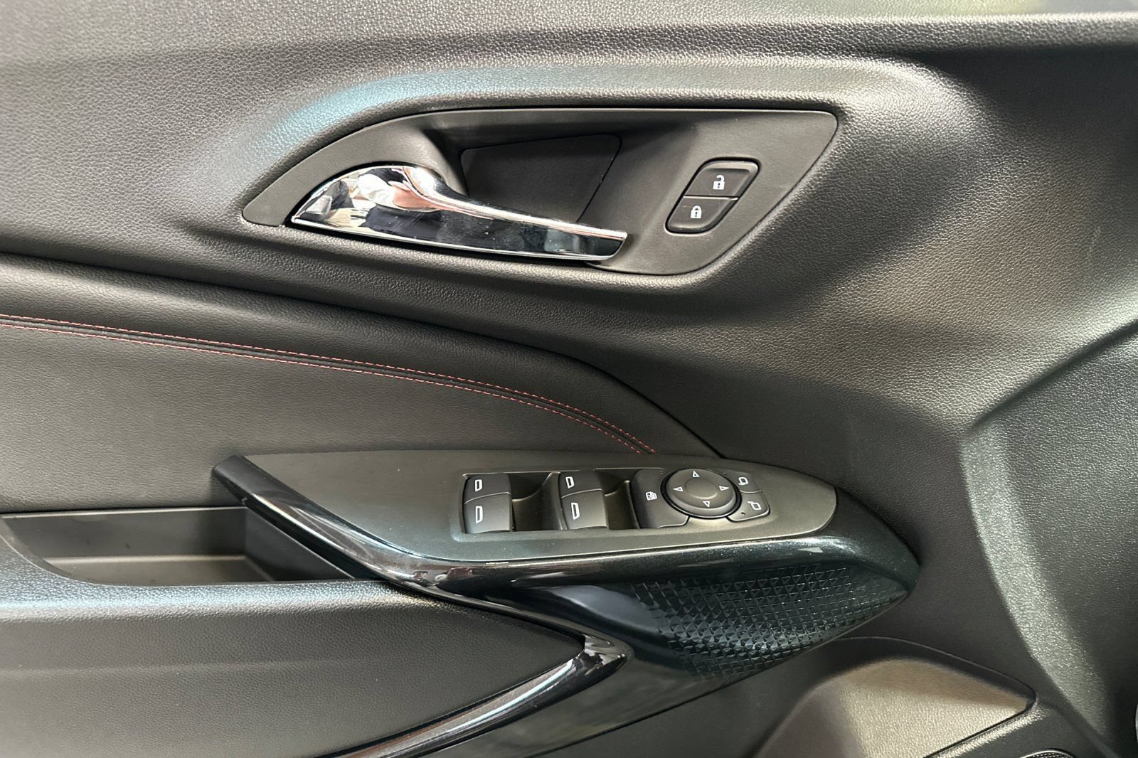 New 2026 Chevrolet Trax RS w/ Sunroof Package FWD image 11