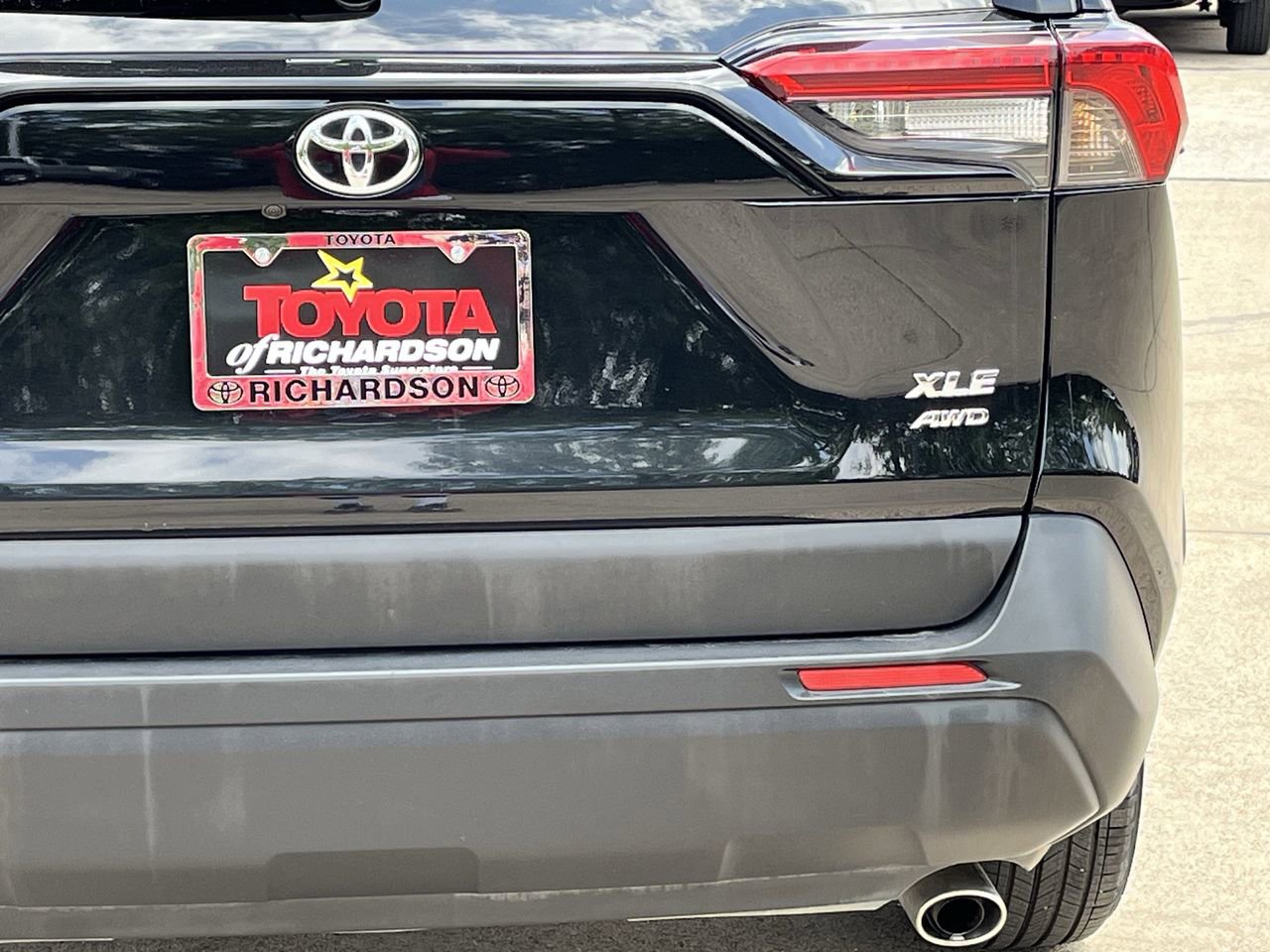 Used 2025 Toyota RAV4 XLE AWD/4WD image 6