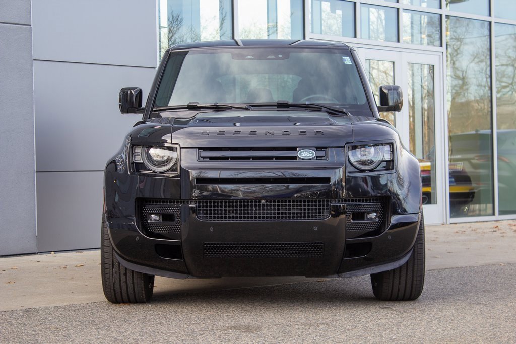 Used 2025 Land Rover Defender 110 V8 image 2
