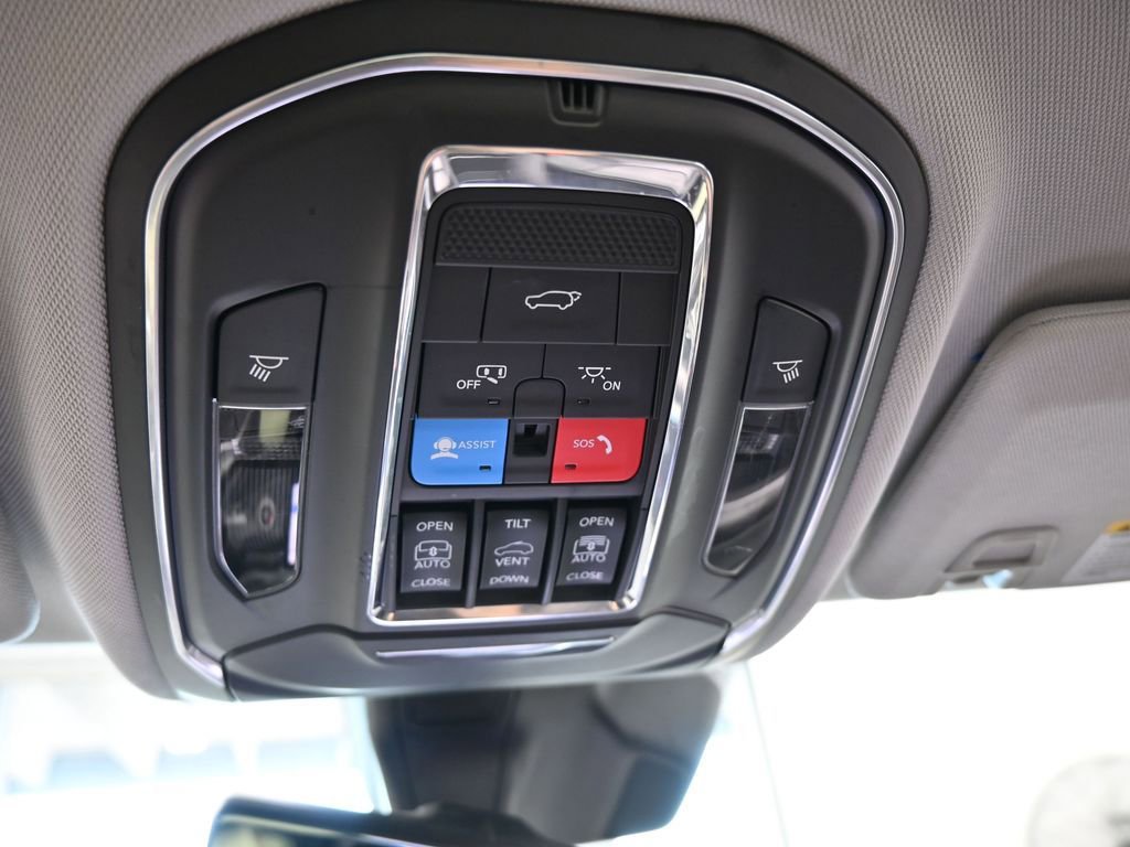 Used 2021 Jeep Grand Cherokee L Limited w/ Luxury Tech Group II image 31