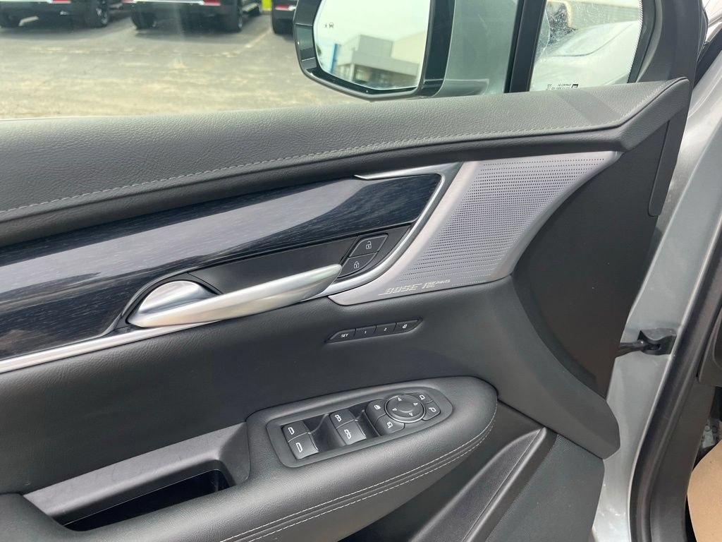 Used 2023 Cadillac XT5 Premium Luxury w/ Technology Package AWD/4WD image 9