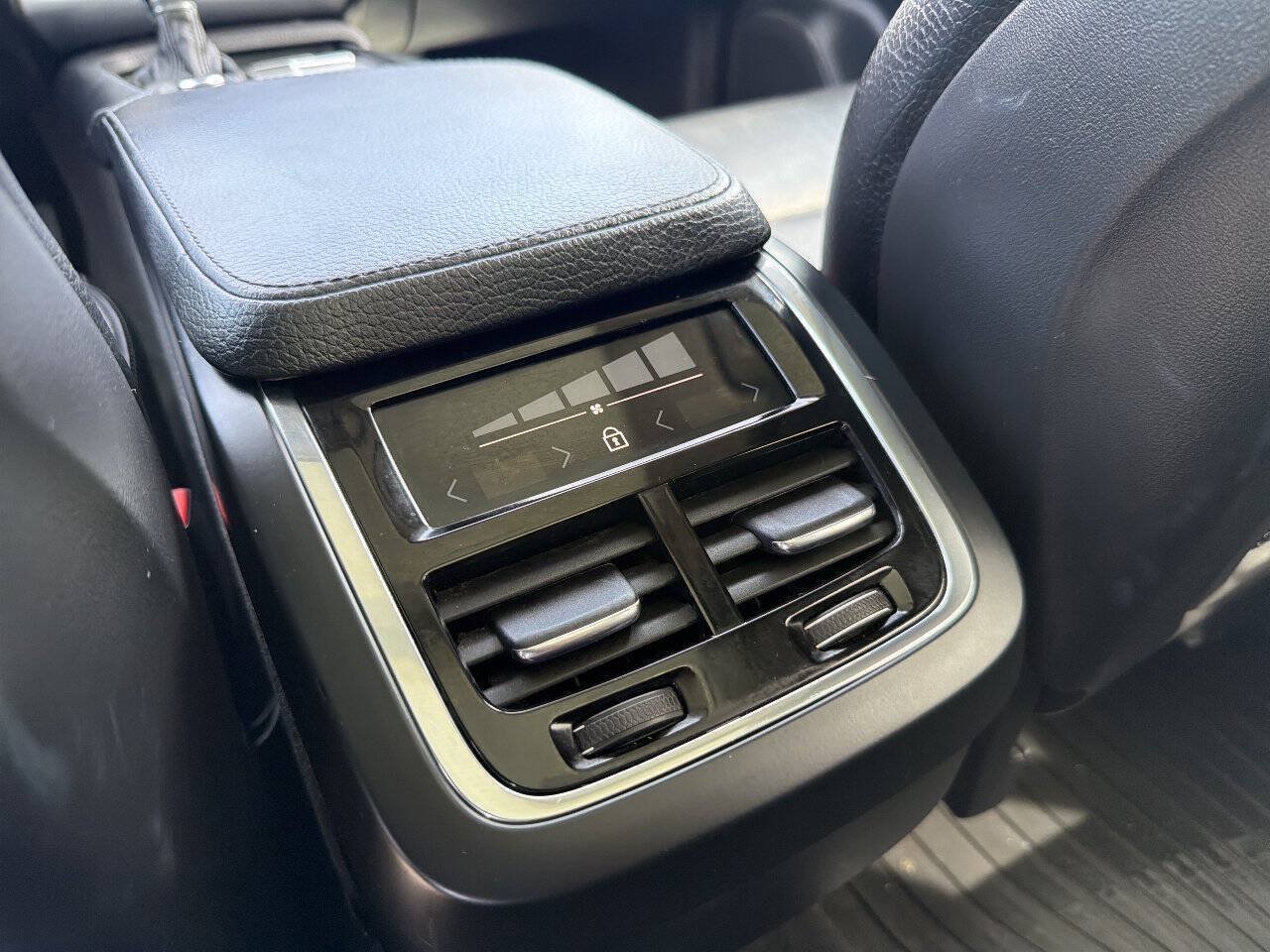 Used 2018 Volvo XC90 T5 Momentum w/ Convenience Package AWD/4WD image 27
