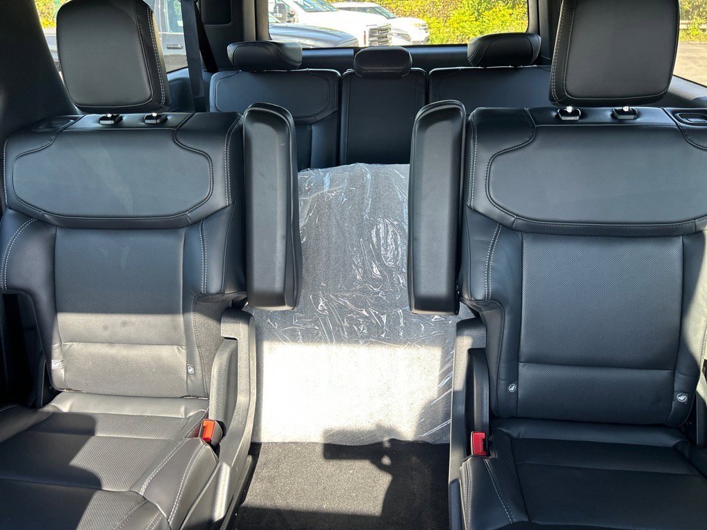 New 2025 Ford Expedition Max Platinum image 6