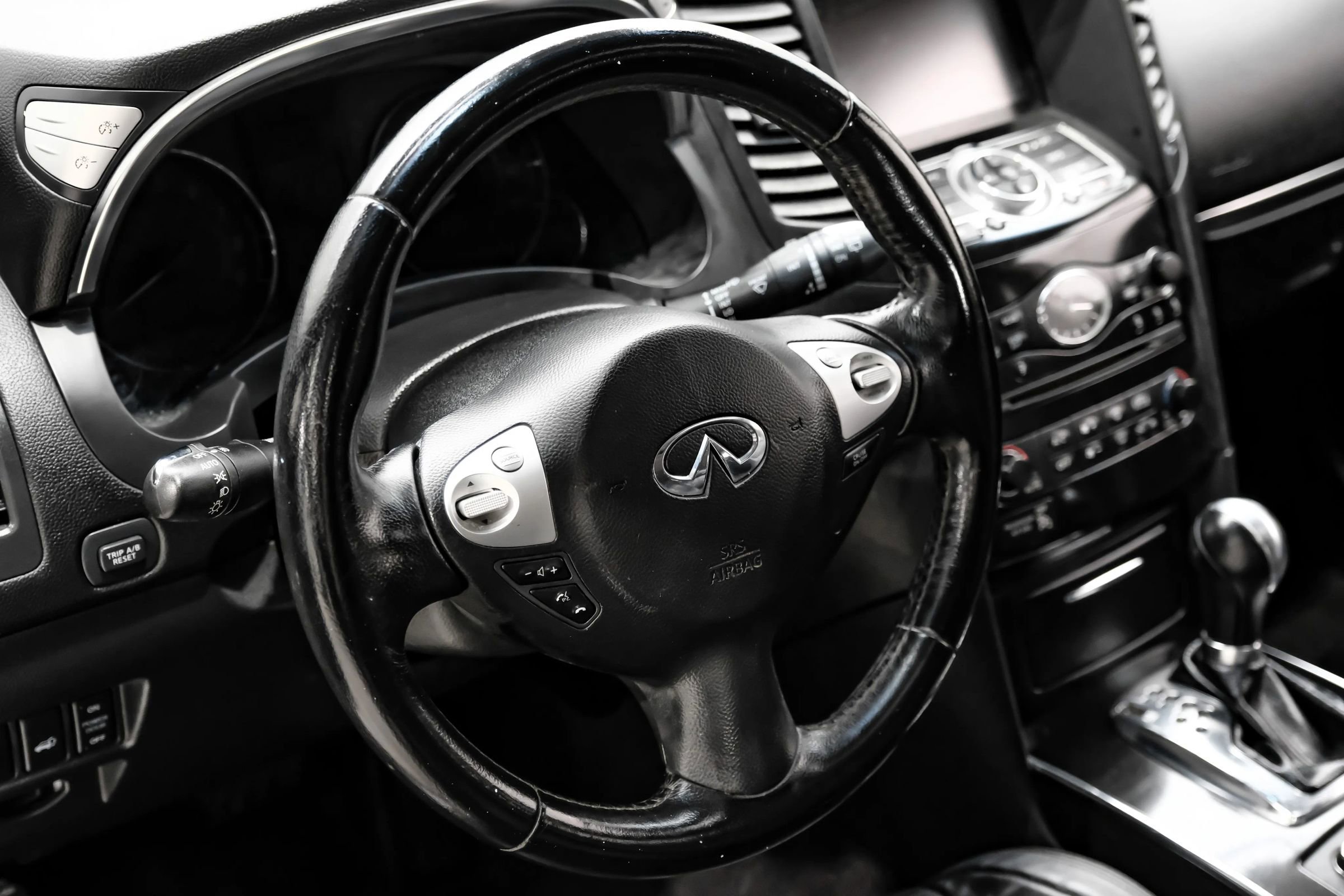 Used 2016 INFINITI QX70 3.7 image 23