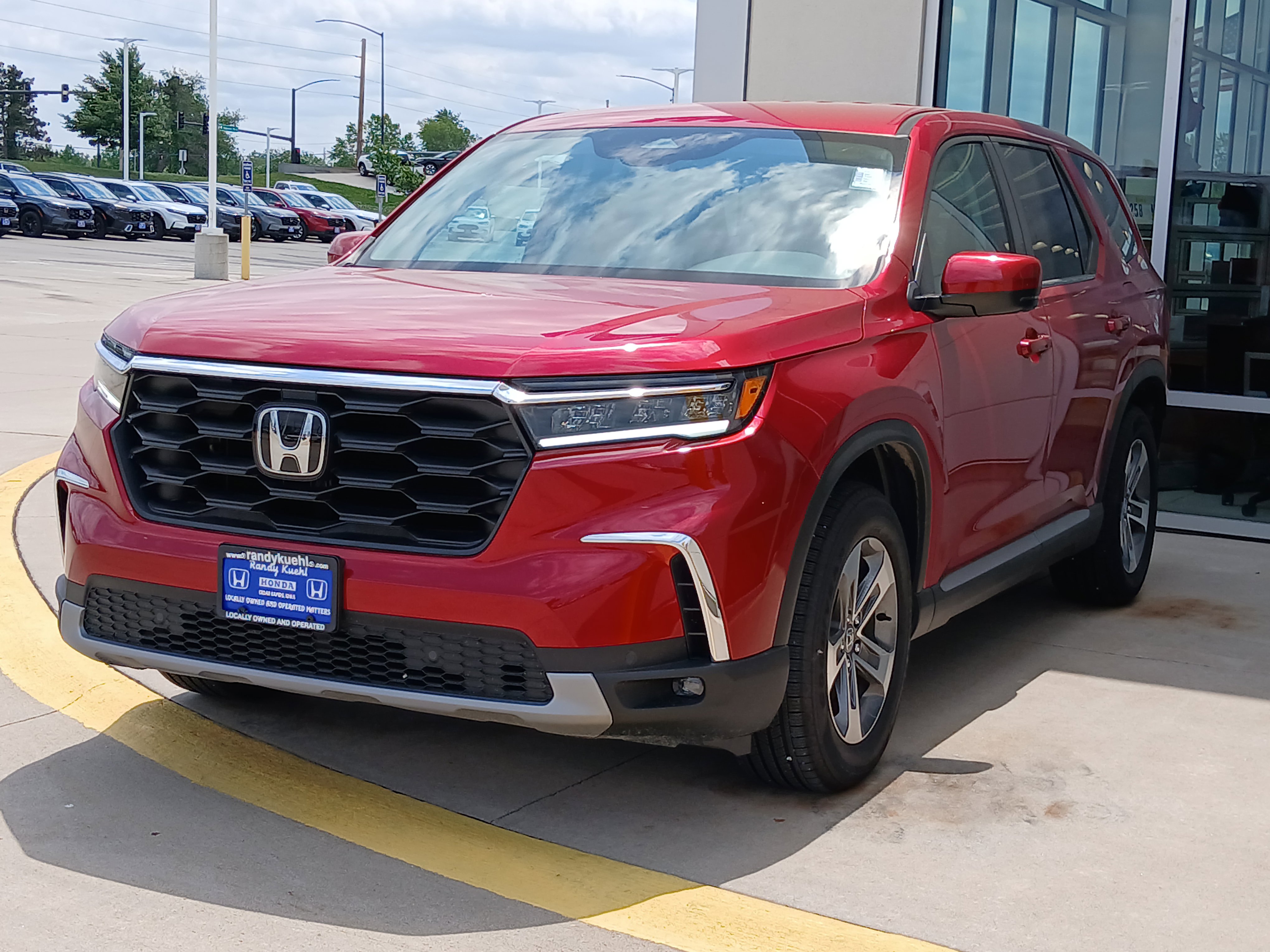 Used 2025 Honda Pilot EX-L image 3