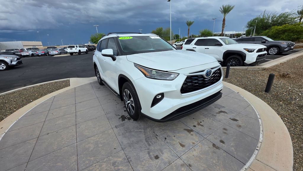 Certified 2024 Toyota Highlander XLE image 3