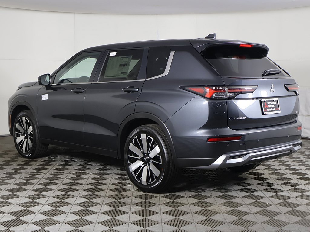 New 2025 Mitsubishi Outlander SE image 11