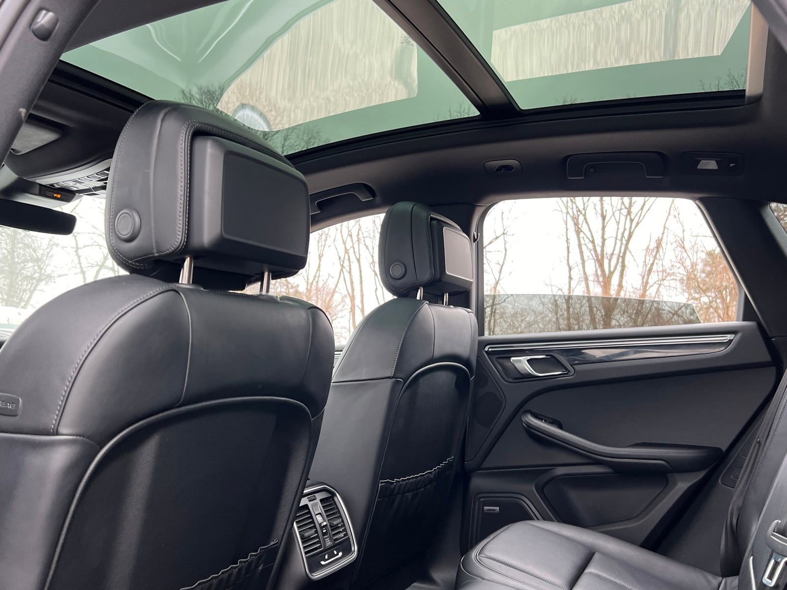 Certified 2025 Porsche Macan AWD/4WD image 22