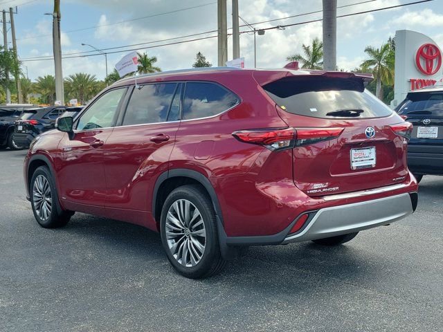 Certified 2021 Toyota Highlander Platinum AWD/4WD image 3