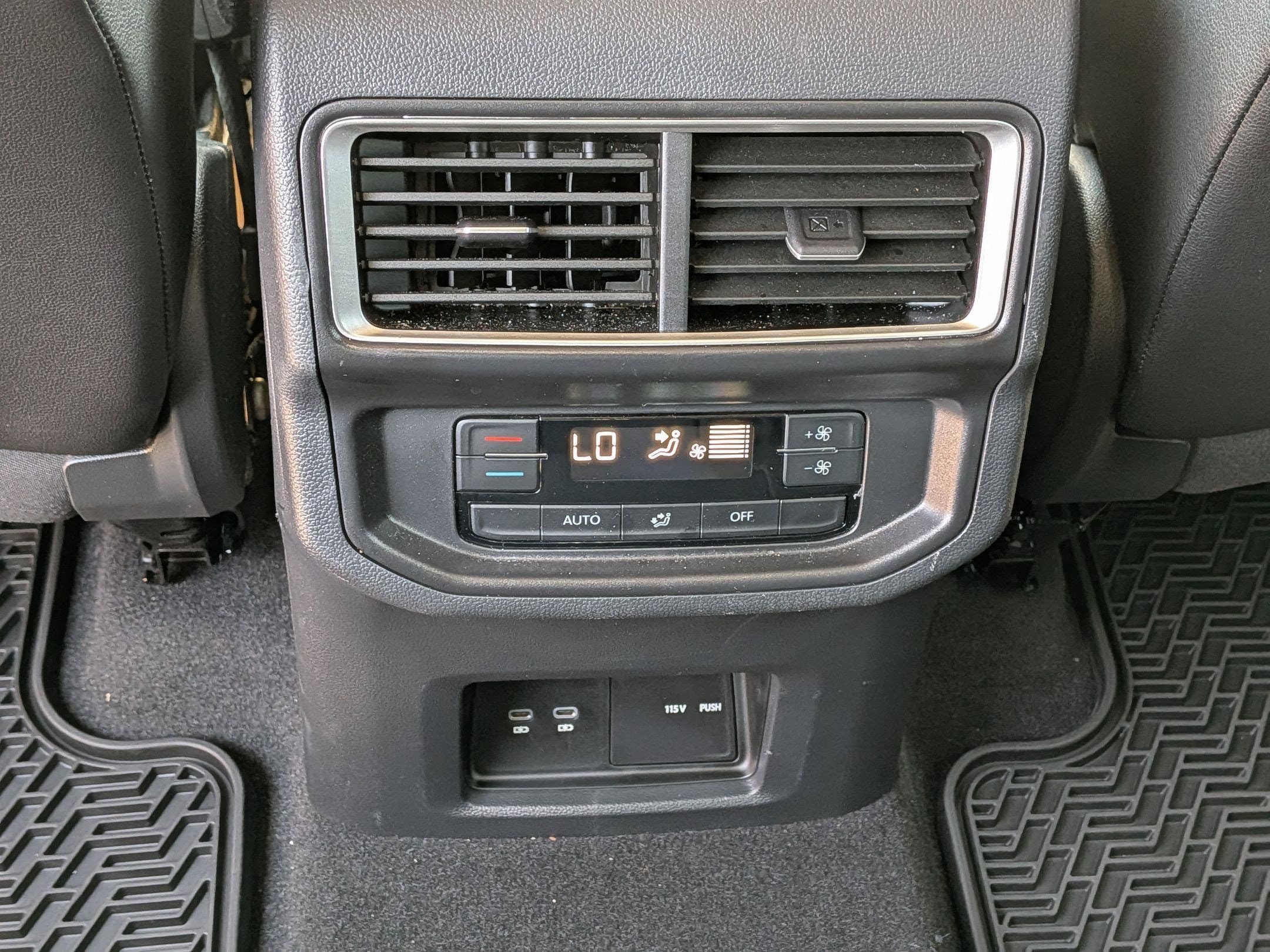 Used 2025 Volkswagen Atlas SE AWD/4WD image 31