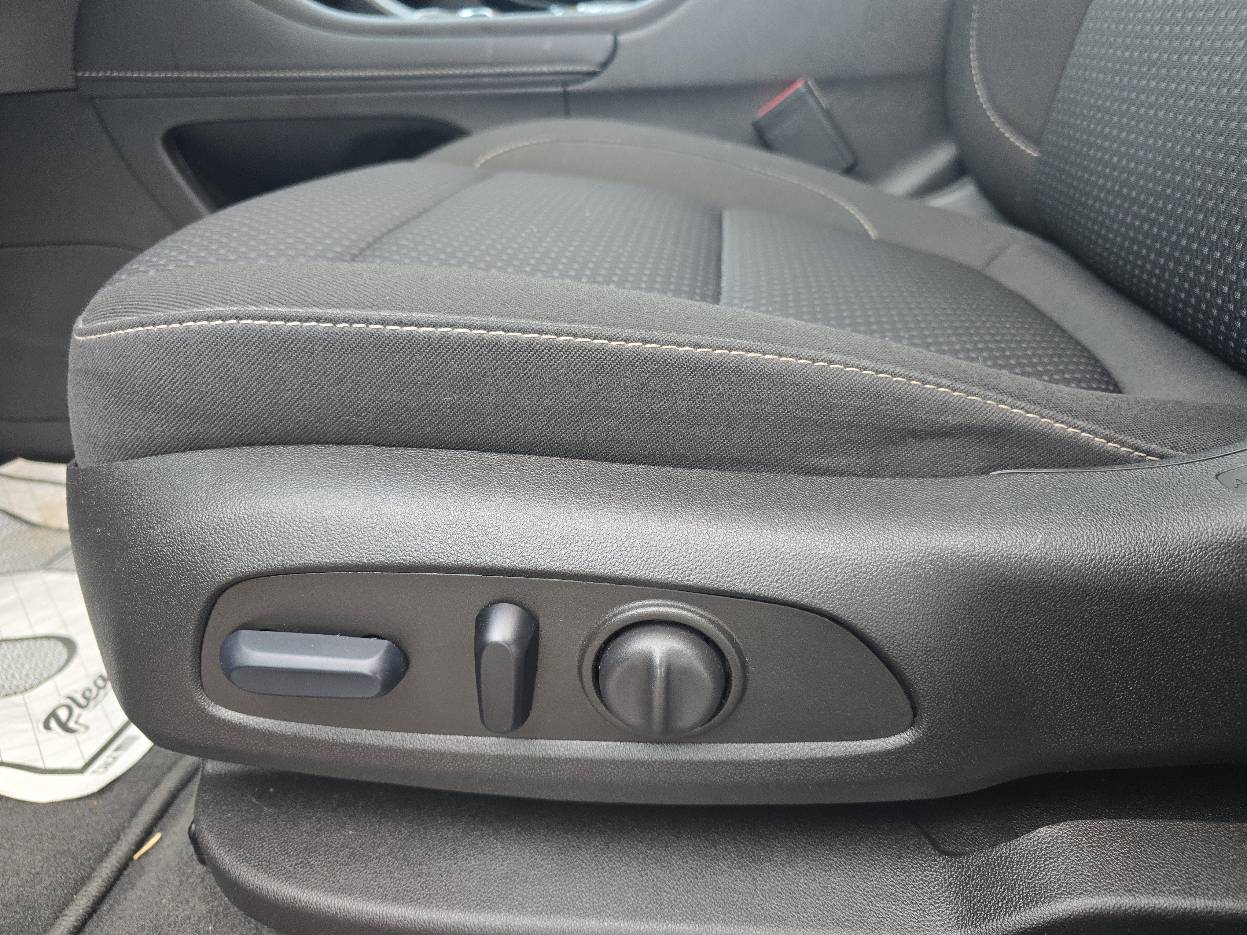 Used 2023 GMC Acadia SLE w/ Driver Convenience Package image 13