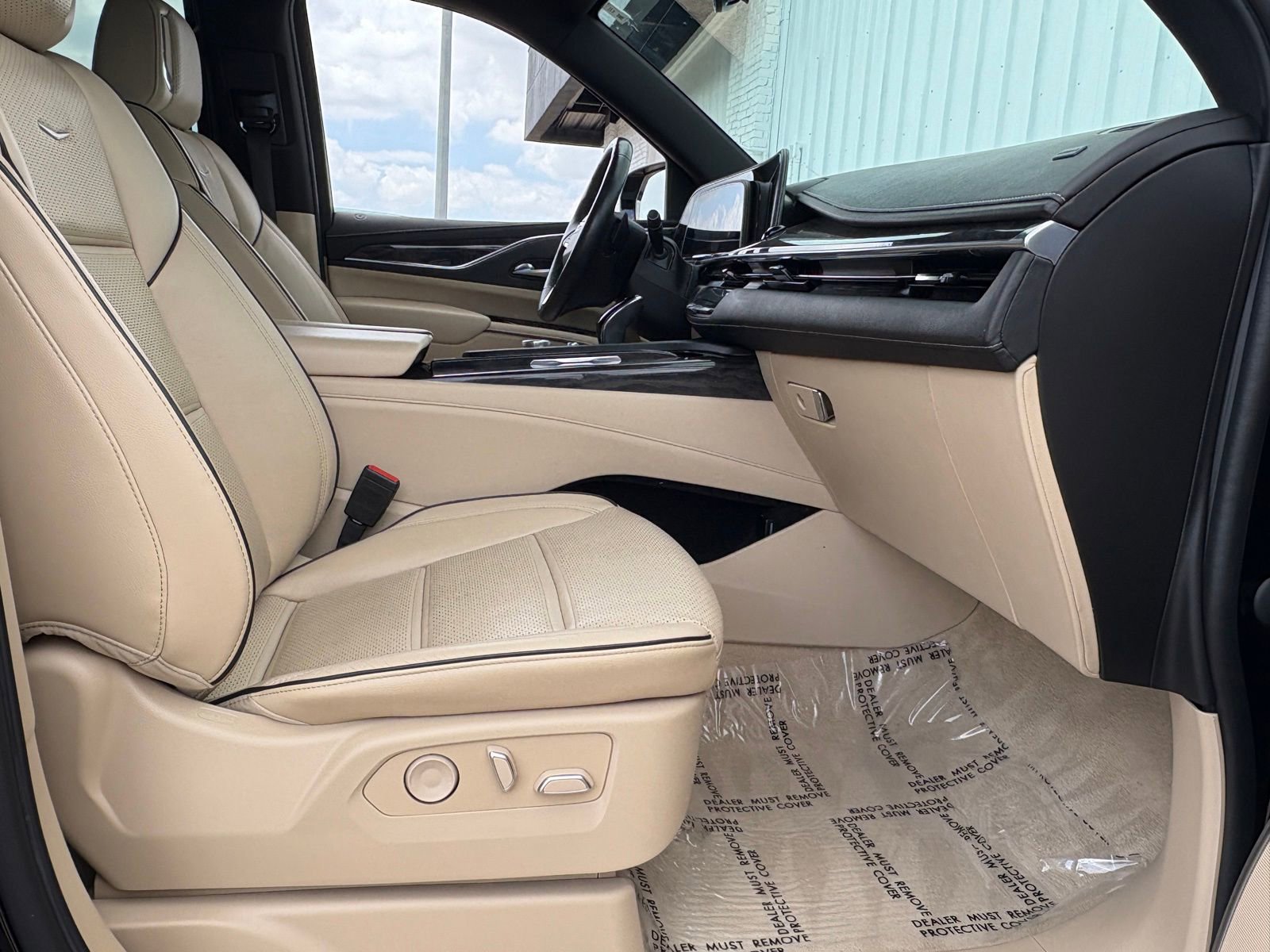 Used 2022 Cadillac Escalade Premium Luxury image 47