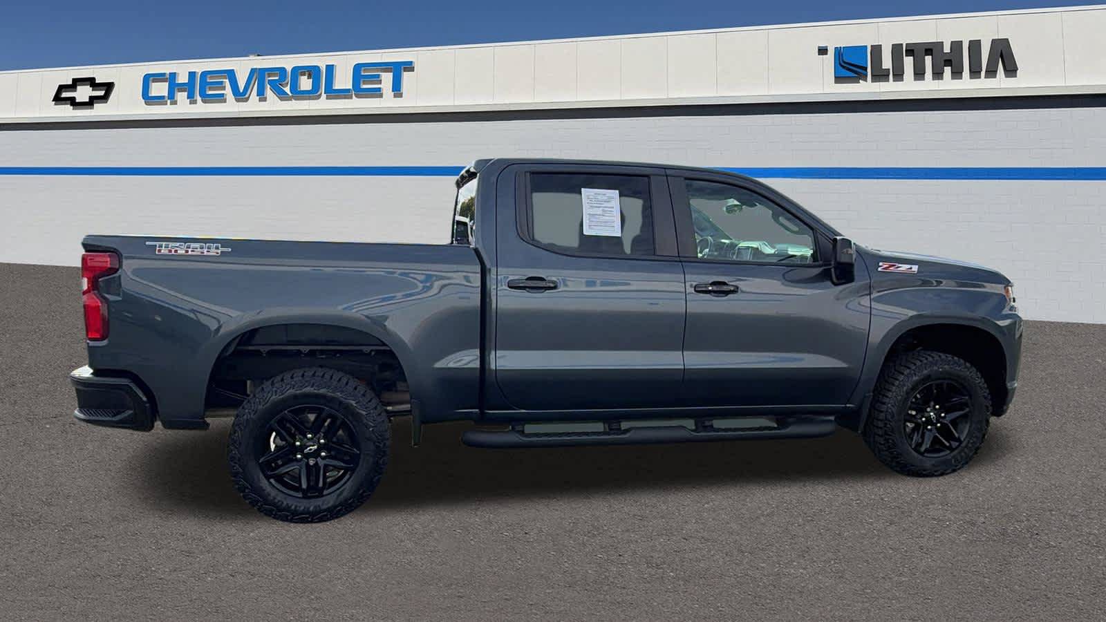 Used 2021 Chevrolet Silverado 1500 LT Trail Boss w/ LPO, Dark Essentials Package AWD/4WD image 4